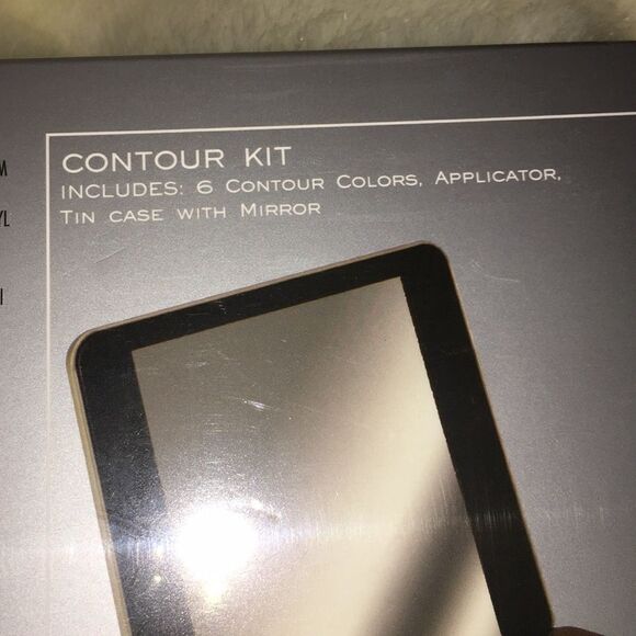 Me Makeover Essentials contour kit - Picture 3 of 3